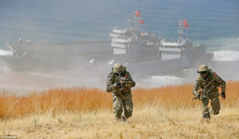 Ωμή πολεμική απειλή Τουρκίας προς Ελλάδα-Κύπρο: «Θα λιώσουμε τα κεφάλια των πειρατών – «Μην παίζετε μαζί μας, θα το πληρώσετε»